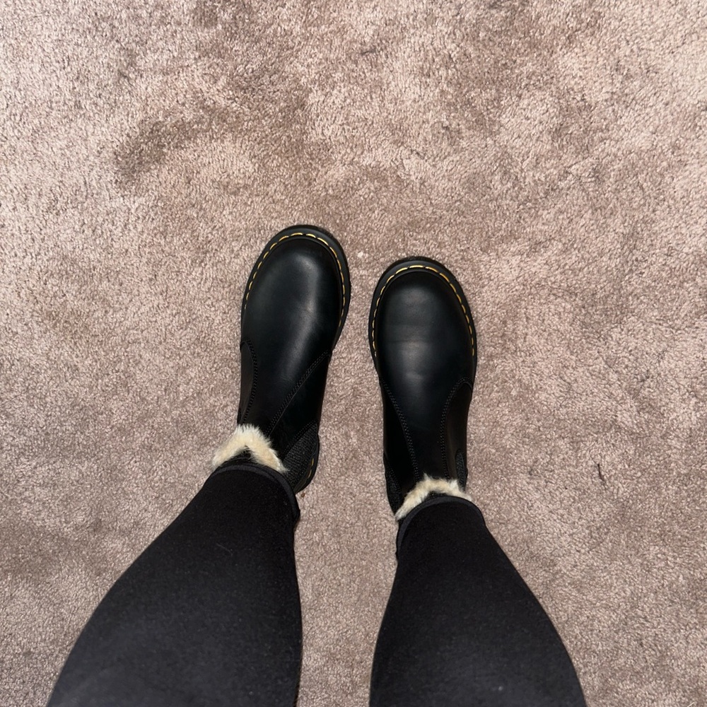 Women’s size 8 fur line Doc Marten Chelsea boots